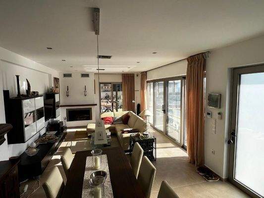 Kreta, Kolymvari: Zweistöckige Villa mit Infinity-Pool und Meerblick zu verkaufen