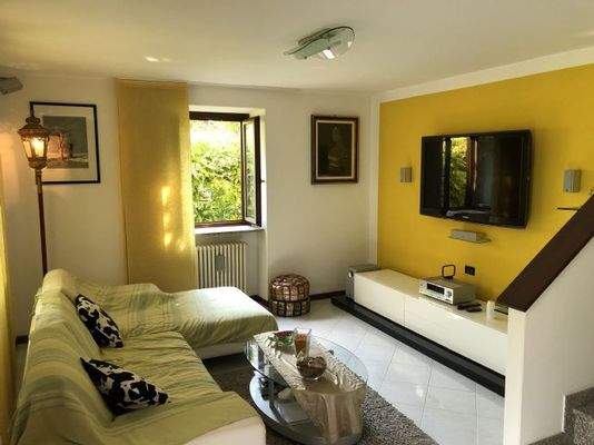 Nebengebäude: Wohn- und Esszimmer