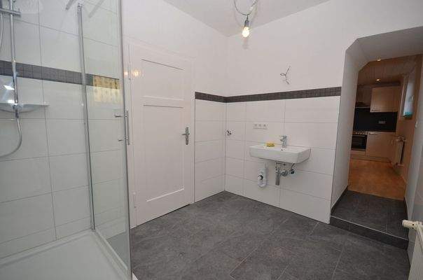 und Waschmaschinenstellplatz