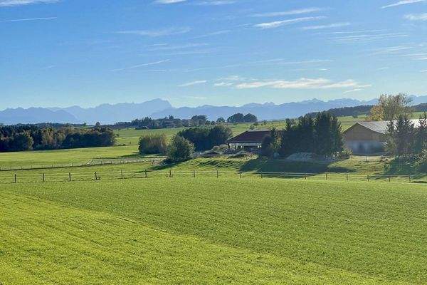 Nur wenige Gehminuten bis zu Wiesen und Feldern