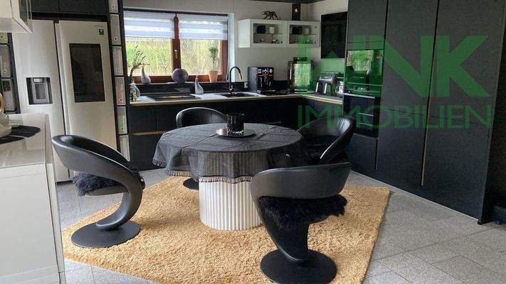 Küche mit Sitzbereich