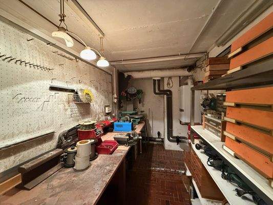 Werkstatt und Heizungsraum im Keller
