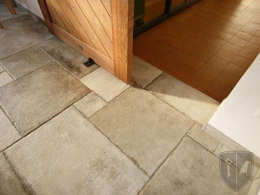  FLIESENBÖDEN in Küche und Diele