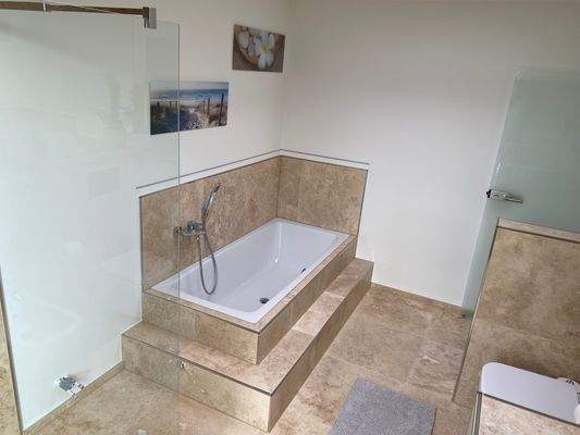 Badezimmer (Zugang vom Schlafzimmer) 3.jpg