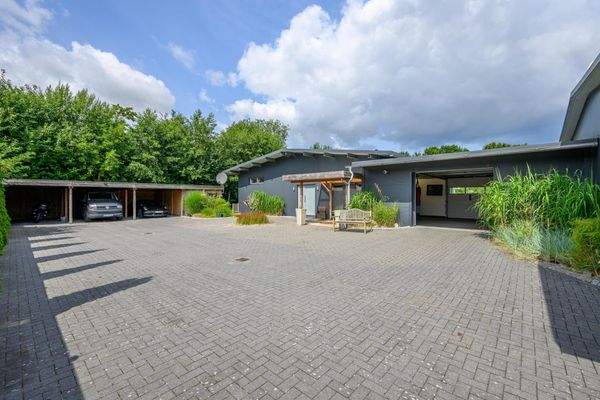 Innenhof Eingang Beriebsleiter Wohnhaus