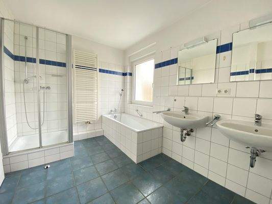 Badezimmer im Obergeschoss
