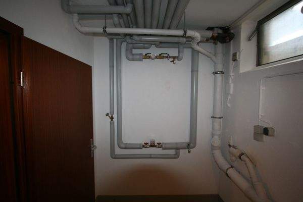 Waschgerätestellplatz u. Wasserzähler