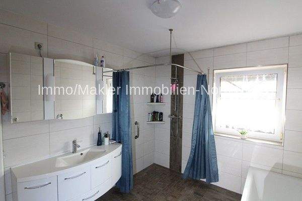 Wannenbad Wohnung II Erdgeschoss