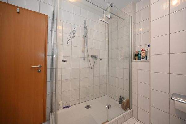 Neuwertige Dusche