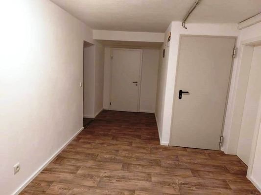 17  Blick Heizungsraum + Waschhaus.jpg