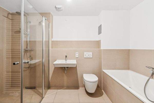 Wannenbad mit Dusche - Beispiel (2)