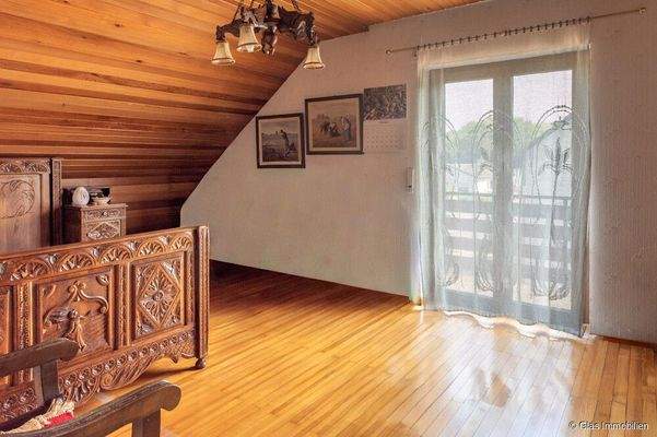 Kinderzimmer 1 mit Zugang zum Balkon