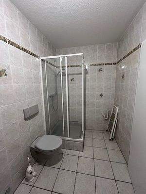 Badezimmer mit Dusche u. Waschmaschinenanschluss   .jpg