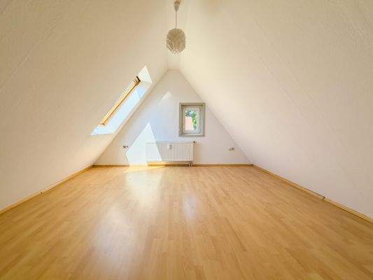 Schlafzimmer DG rechts (E4)