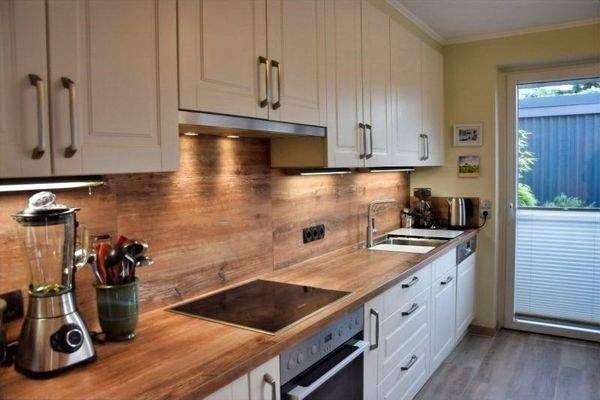 Moderne Küche mit Helfern