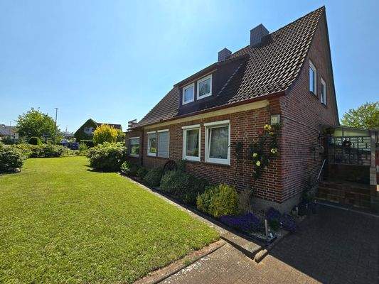 Garten und Hausansicht Nord-Osten