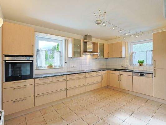 Sehr große, separate Küche