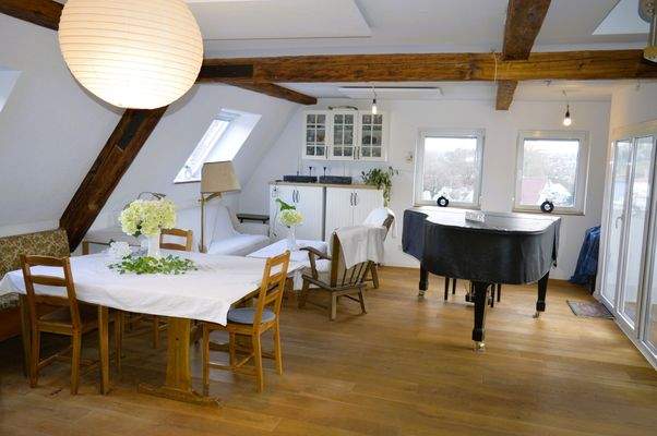 Wohn- Essbereich m. Zug. Balkon