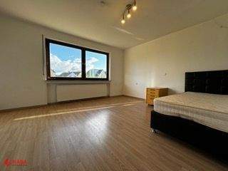 DHH2-1.OG Schlafzimmer Zugang-Balkon