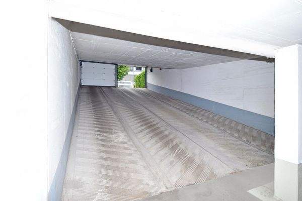 Geräumige Tiefgarage 