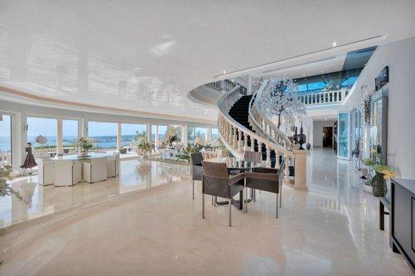 Dining area in villa in Costa d'en Blanes 3