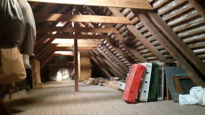 Nebengebäude Dachstuhl.jpg