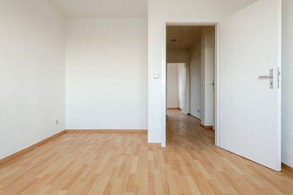 Wohn- und Schlafzimmer_Blick zur Tür