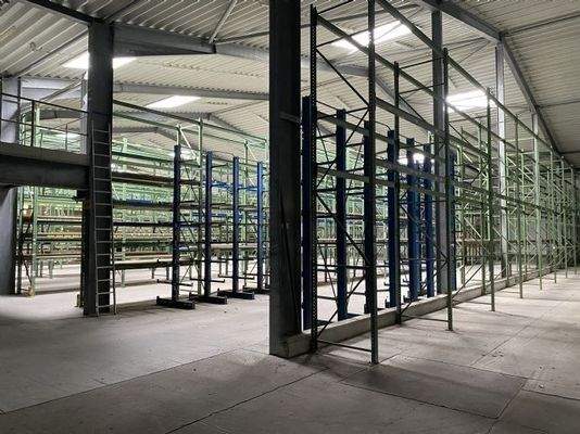 Lager- und Produktion / Hochregallager