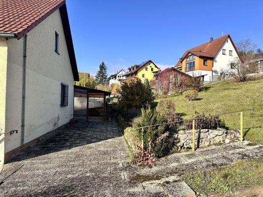 Seitenansicht mit Garten