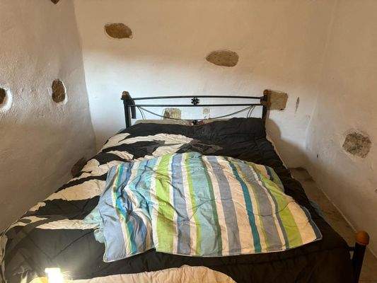 Ostkreta, Pappagiannades: Traditionelles Steinhaus mit großem Garten voller Olivenbäume zu verkaufen