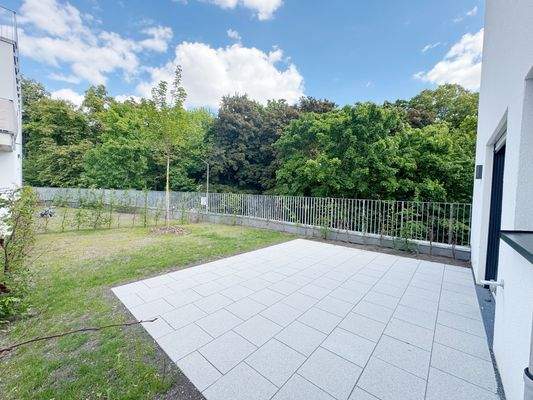 Terrasse und Garten.jpg