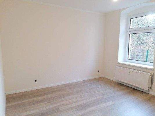 Kinderzimmer mit neuem Laminat  