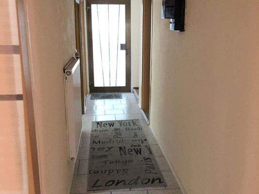 Gefliester Eingangsbereich