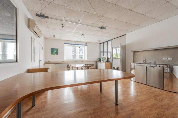 Sozialraum mit Küchenzeile