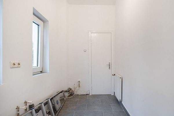 Wohnung 2 mit späterer Küchenzeile unterm Fenster