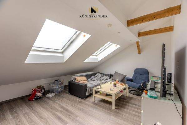 Wohn- oder Arbeitsbereich mit Dachflächenfenstern (Wohneinheit 2)