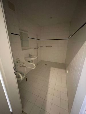 Behinderten-WC