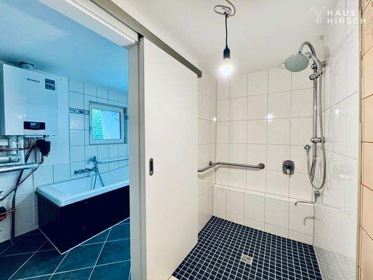 EG Wannenbad mit separter Dusche