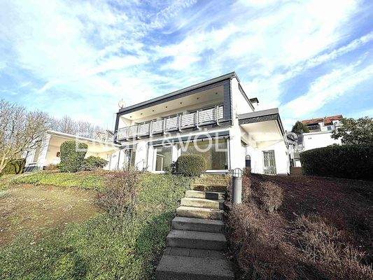 Blick vom Garten auf das Haus