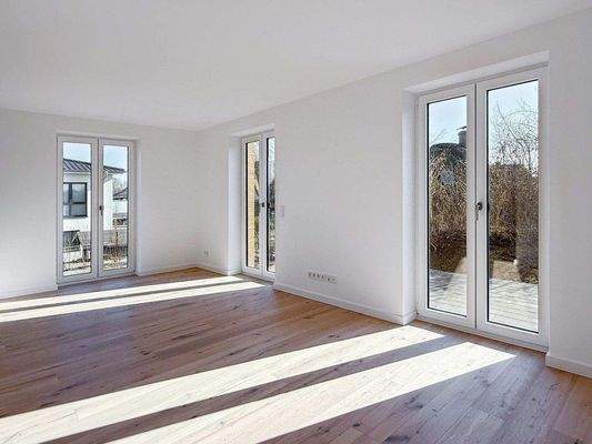 5. Zugänge zum Garten/Terrasse vom Wohnbereich.jpg