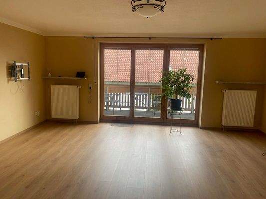 Wohnzimmer OG mit Zugang zum Balkon