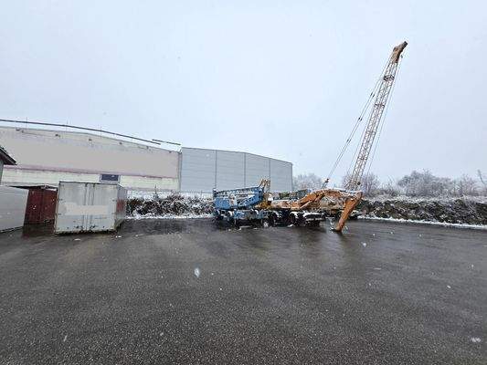 Teil-Freifläche asphaltiert