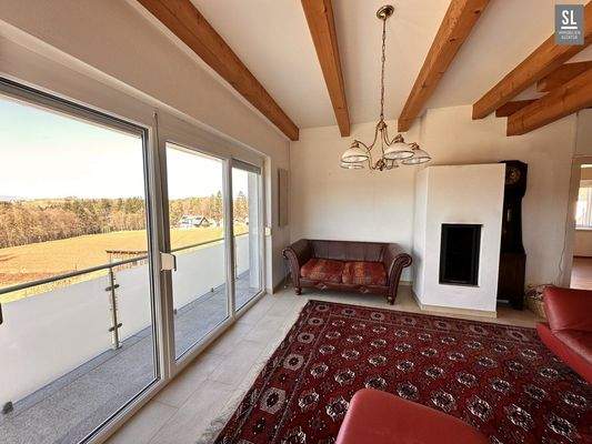 Kaminraum mit großen Fensterflächen F.2