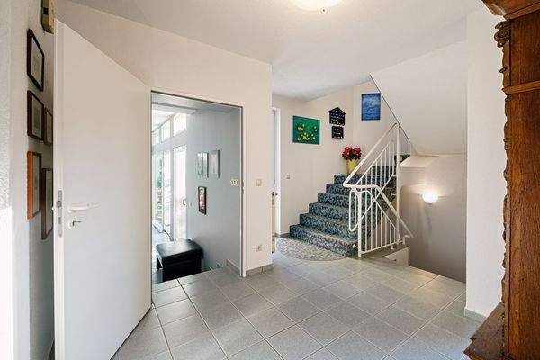 Diele und Treppenhaus (EG)