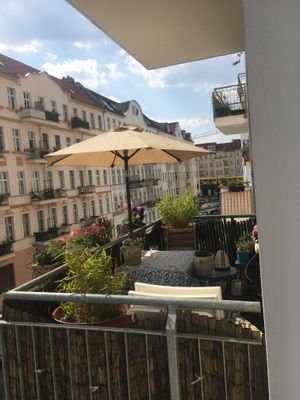 CharmanterGroßzügigerSüdbalkon