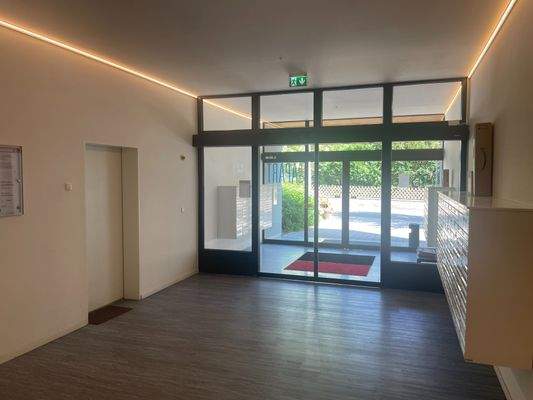 FH552_Hauseingang_innen