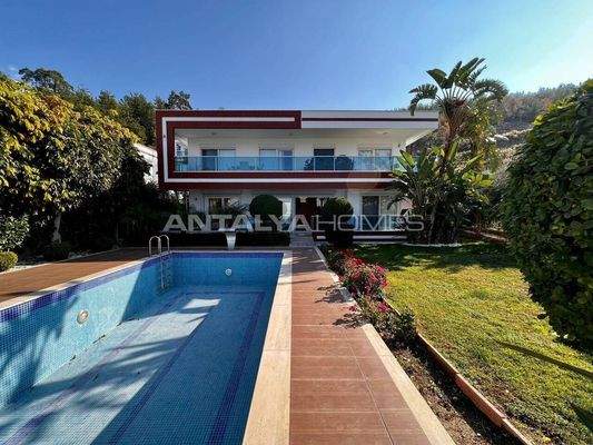 Stylish House with Sea and City Views in Alanya