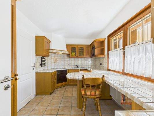 Gemütliche Landhausküche, Kochen mit Blick ins Grüne