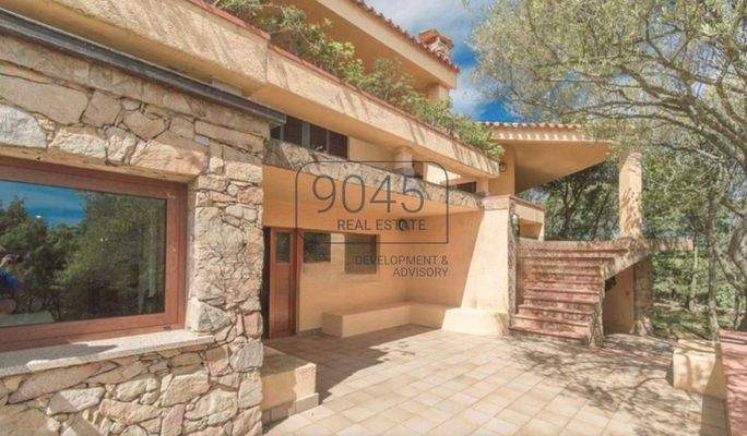 Prächtiges Anwesen mit Olivenhain und zwei kleinen Seen in Palau