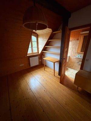 Foto Zimmer mit Bad im 2. OG